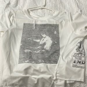 Asymmetrical white printed workout shirt